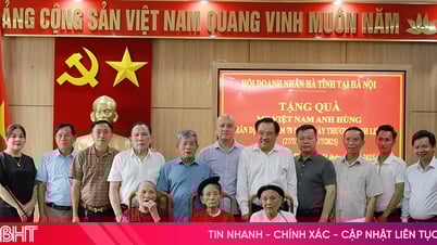 Hội Doanh nghiệp doanh nhân Hà Tĩnh tại Hà Nội tặng quà tri ân các Mẹ Việt Nam anh hùng