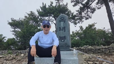 Ông Park đăng ảnh ngầu, trò cưng Văn Toàn nghịch ngợm với gợi ý 'dễ thương'