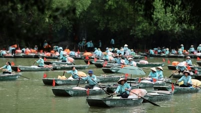 Ninh Bình tạm dừng đón khách bằng tàu, thuyền