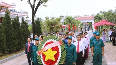 Lãnh đạo phường An Khê viếng Nghĩa trang liệt sĩ Hòa Phát, Tượng đài Mẹ dũng sĩ Thanh Khê