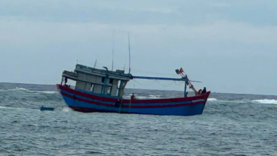 Tàu cá Quảng Ngãi mắc cạn trên vùng biển đảo Lý Sơn