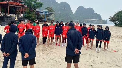 Đội tuyển nữ Việt Nam tập dưới mưa nhẹ do ảnh hưởng bão số 3, Huỳnh Như sang Úc làm gì?