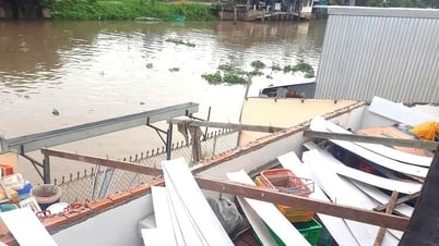Mưa lớn kèm lốc xoáy làm tốc mái 6 căn nhà ở xã Tân Hiệp