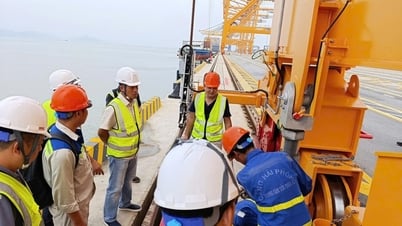 1 tàu hút không thể di chuyển về nơi tránh trú bão số 3