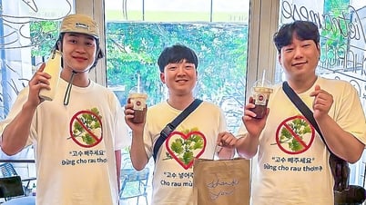 Khách Hàn Quốc mê bánh mì Việt mà ghét rau mùi, mặc áo để 'tuyên ngôn'?