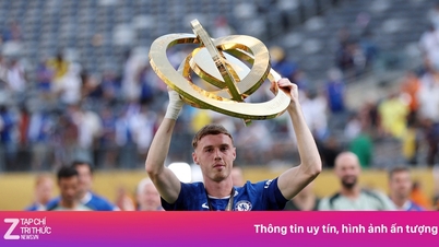 Man City ra giá kỷ lục để đưa Palmer trở lại Etihad