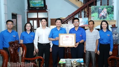 Trung ương Hội Sinh viên Việt Nam thăm, chúc mừng Thủ khoa Kỳ thi tốt nghiệp THPT năm 2025 tại Ninh Bình