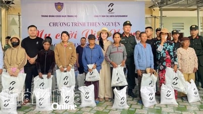 Tặng 500 phần quà cho các gia đình chính sách, có hoàn cảnh khó khăn ở 2 xã Trung Khánh Vĩnh và Bắc Khánh Vĩnh