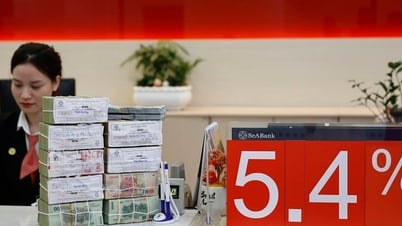 Một số ngân hàng tăng lãi suất gửi tiết kiệm, điều gì đang xảy ra?