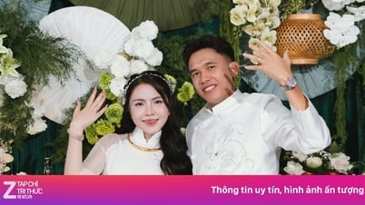 Vietnam national team player gets engaged