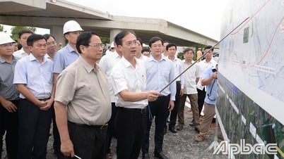 Thủ tướng Chính phủ Phạm Minh Chính kiểm tra tiến độ cao tốc Cao Lãnh - An Hữu
