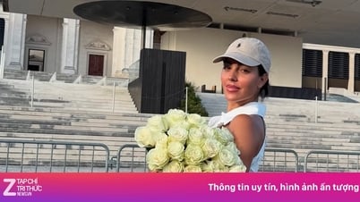 Bạn gái Ronaldo bị chỉ trích