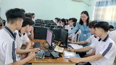 Tròn 5 năm thực hiện Chương trình Giáo dục phổ thông 2018: Nền giáo dục vì học sinh, vì con người: Người trong cuộc nói gì về chương trình và sách giáo khoa? (Bài 1)