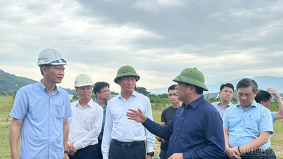 Bộ trưởng Bộ Xây dựng Trần Hồng Minh kiểm tra tình hình thực hiện Dự án tuyến đường sắt Lào Cai - Hà Nội - Hải Phòng tại tỉnh Lào Cai