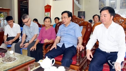 Lãnh đạo Ủy ban Kiểm tra Trung ương thăm gia đình liệt sĩ tại xã Chợ Rã