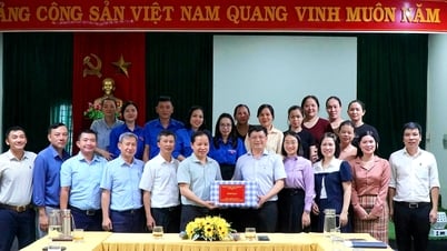 Thăm, tặng quà Trung tâm Điều dưỡng, chăm sóc người có công và Đội Quy tập 192
