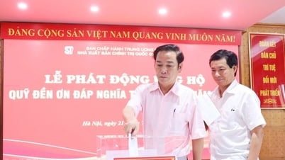 Nhà Xuất bản Chính trị quốc gia Sự thật phát động ủng hộ Quỹ “Đền ơn đáp nghĩa”