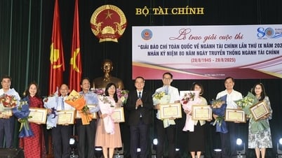 Trao Giải báo chí và khen thưởng công tác tuyên truyền về ngành Tài chính