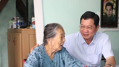 Lãnh đạo thành phố Đà Nẵng thăm gia đình chính sách