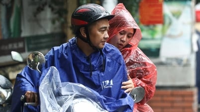 Hà Nội: Nhiều trường cho học sinh, sinh viên nghỉ học gấp vì bão Wipha