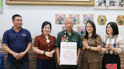 Đồng chí Trưởng ban Tuyên giáo và Dân vận Tỉnh ủy thăm, tặng quà thương, bệnh binh