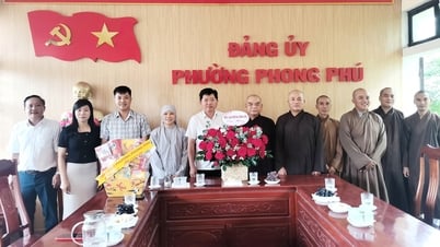 Giáo hội Phật giáo Việt Nam thành phố Huế thăm phường Phong Phú mới