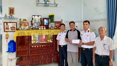Lữ đoàn Không quân - Hải quân 954: Thăm, tặng quà gia đình Anh hùng Lực lượng vũ trang nhân dân Đặng Chí Thanh
