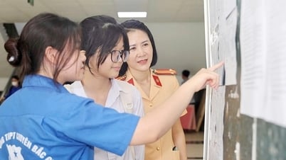 Bước vào Trường Chuyên cùng sự đồng hành đầy yêu thương từ những “mẹ đỡ đầu”