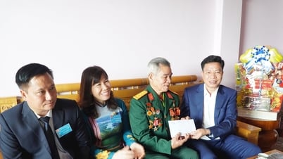 Phó Bí thư Tỉnh ủy Lâm Đồng Lưu Văn Trung thăm, tặng quà thương binh vùng biên Quảng Trực