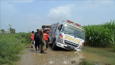 Lũ quét cuốn trôi nhiều xe chở khách du lịch tại Pakistan
