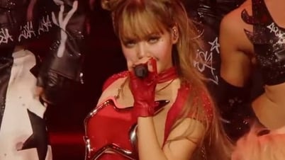 Quần siêu ngắn của Lisa (BlackPink)