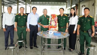 Bộ Chỉ huy Quân sự tỉnh Tây Ninh thăm, tặng quà gia đình chính sách