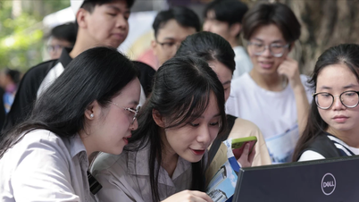Thí sinh lúng túng đăng kí nguyện vọng xét tuyển đại học