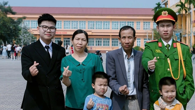 Cách học của Thủ khoa có cha làm phụ hồ, mẹ không biết chữ
