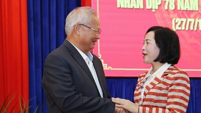Phó Chủ tịch Quốc hội Nguyễn Thị Thanh gặp mặt, tặng quà gia đình chính sách, người có công tỉnh Lâm Đồng