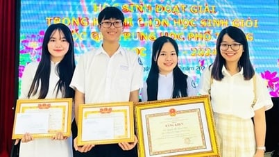Cô giáo 9x đứng sau thành công của 4 thủ khoa văn, 1 thủ khoa khối C00