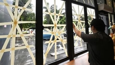 Bão số 3 đổ bộ: Dán băng dính lên cửa kính có thực sự hiệu quả?