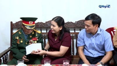 Phó Chủ tịch Thường trực UBND tỉnh Y Ngọc thăm Anh hùng lực lượng vũ trang Nhân dân A Xâu