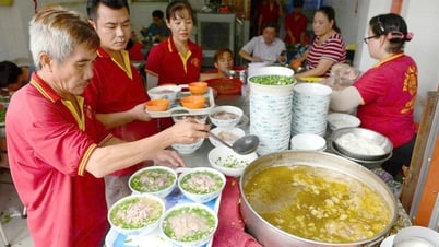 Cùng Tuổi Trẻ tiếp tục đi tìm người nấu phở ngon
