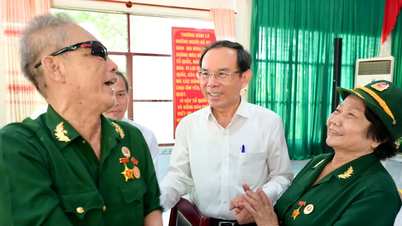 Bí thư Thành ủy TPHCM thăm các đồng chí thương binh, người có công