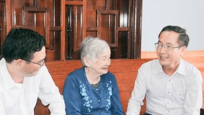 Trưởng Ban Nội chính Tỉnh ủy Lâm Đồng thăm, tặng quà các gia đình chính sách