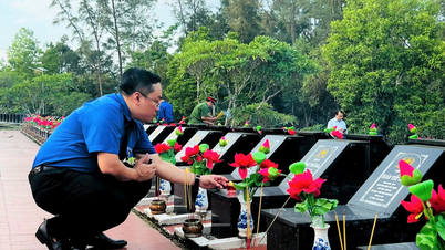 Tuổi trẻ Đồng Nai thắp nến tri ân các anh hùng liệt sĩ