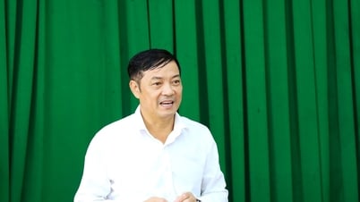Phó Chủ tịch UBND tỉnh Lê Trọng Yên làm việc, tặng quà tại xã Nam Dong