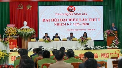 Đồng chí Trần Hồng Thái, Phó Bí thư Tỉnh ủy, Chủ tịch HĐND tỉnh Lâm Đồng dự Đại hội Đảng bộ xã Ninh Gia lần thứ I