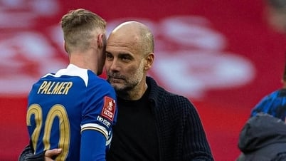 Man City vung 170 triệu bảng đưa Cole Palmer về lại cho Pep