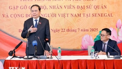 ប្រធានរដ្ឋសភាវៀតណាមលោក Tran Thanh Man ជួបជាមួយសហគមន៍វៀតណាមនៅសេណេហ្គាល់