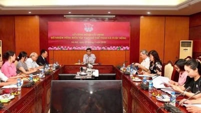 베트남 스포츠 행정부 지도자들이 베트남 올림픽 위원회와 협력합니다.