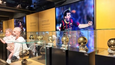 Thăm 'thánh đường' Camp Nou của đội bóng Barcelona