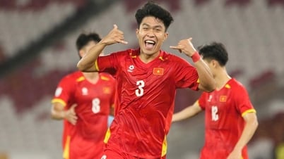 Trung vệ Lý Đức nhận "mưa" lời khen sau trận thắng U23 Campuchia