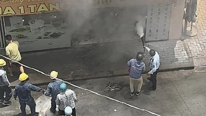 Cảnh sát kịp thời dập tắt đám cháy tại chợ Thủ Đức